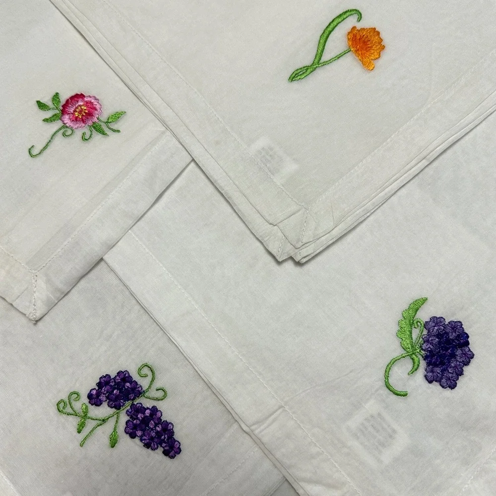 Pottery Barn Bloom Dinner Napkins 4 Piece Embroidered Florals Sheer -New